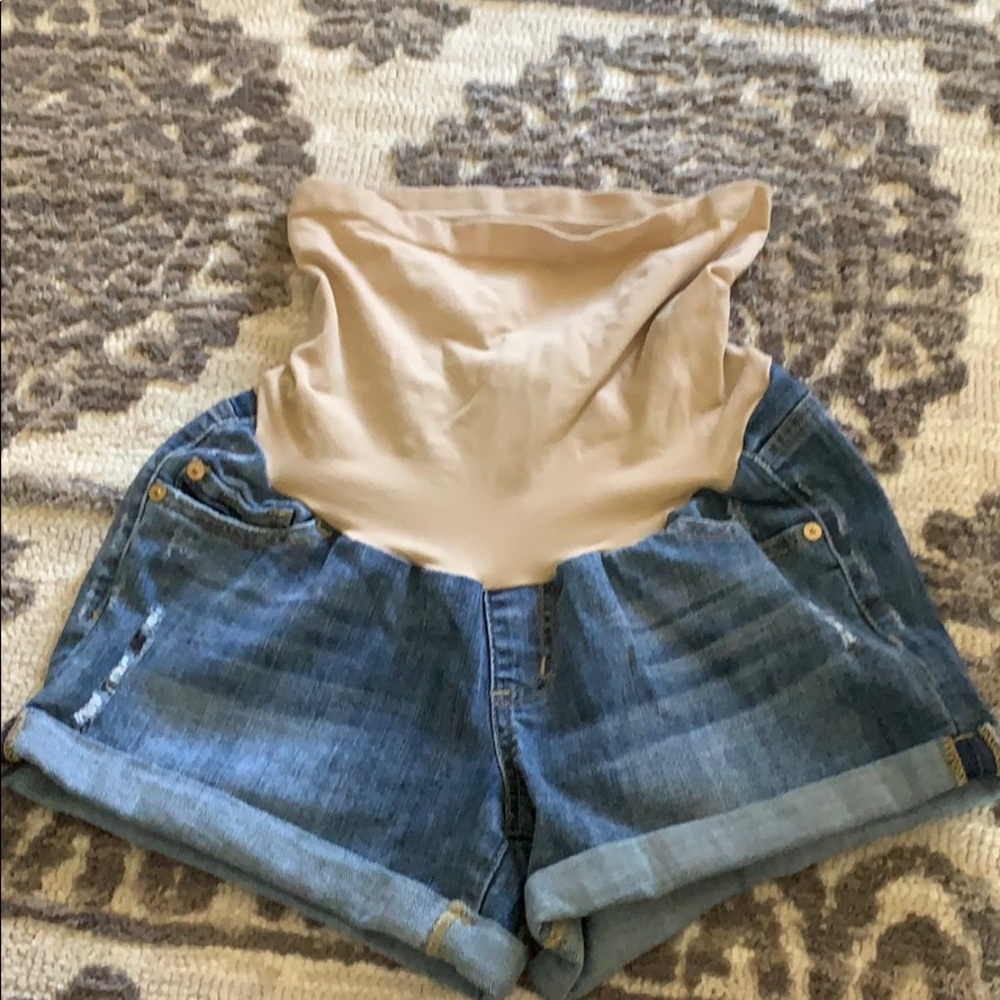 Led Maternity Jean shorts, Size M